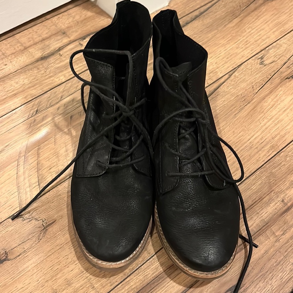 Steve Madden genuine leather black ankle boots size 9